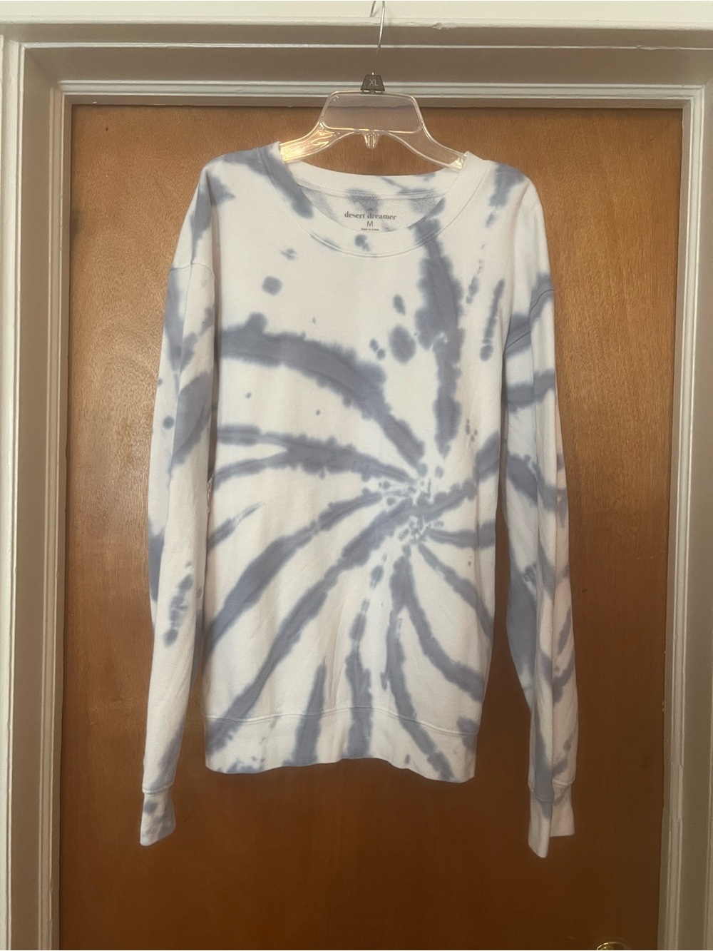 Desert Dreamer Women's White & Light Blue Tie-Dye Long Sleeve Sweatshirt